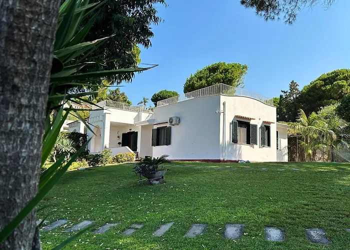 Modern Sea View Villa- Private Garden&Beach Access