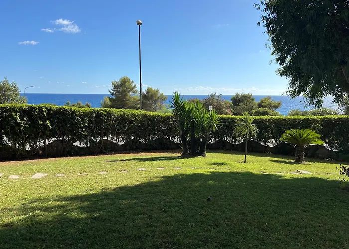 Modern Sea View Villa- Private Garden&Beach Access